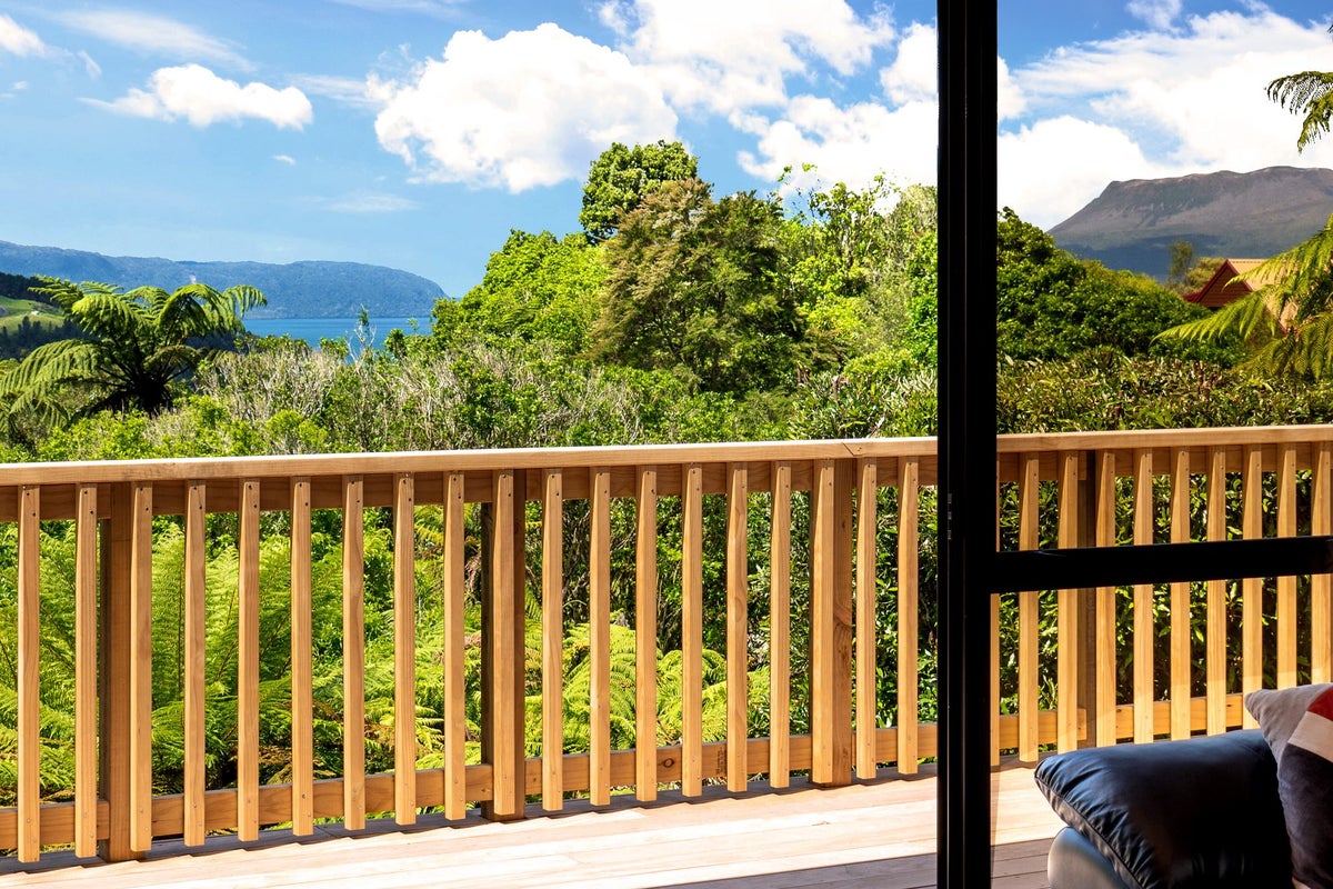 11 Te Mu Road, Lake Tarawera, Rotorua - Carousel 2