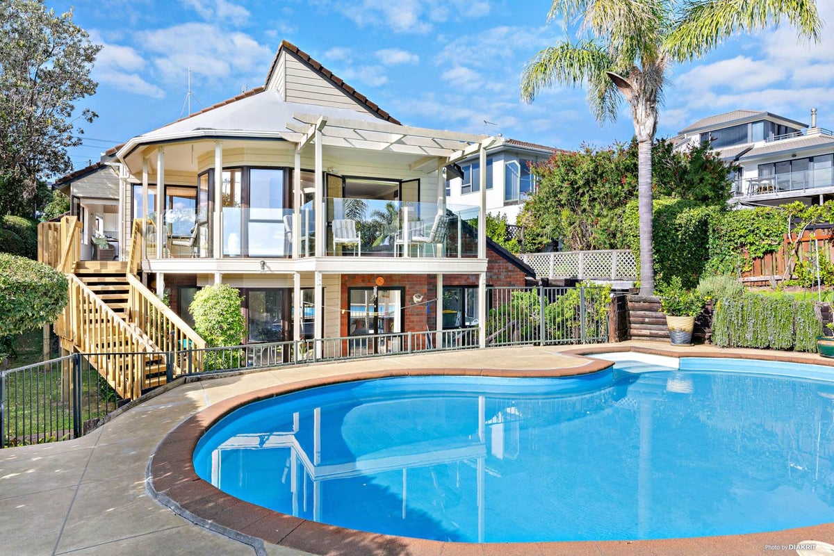 10 De Luen Avenue, Tindalls Beach, Whangaparaoa - Carousel 1