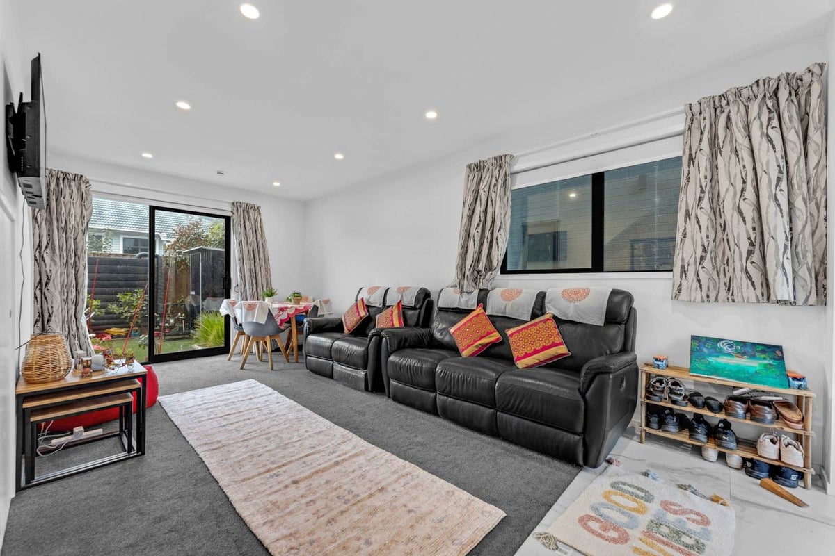 7/57 Taikata Road, Te Atatu Peninsula, Auckland - Carousel 2