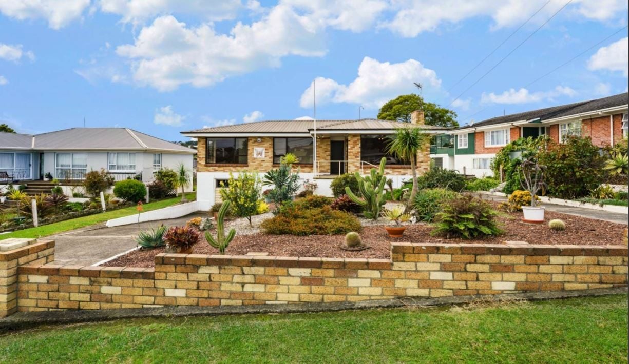 4 Rothery Rd, Hillpark, Manukau - Carousel 1