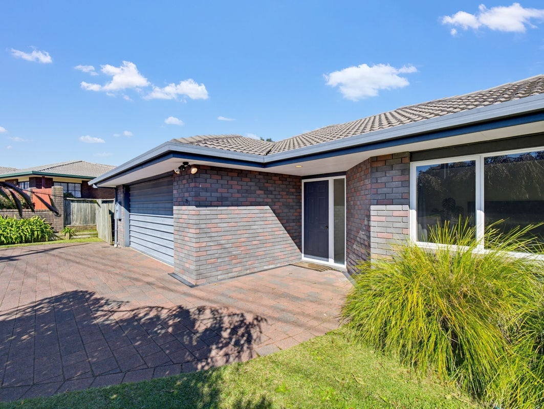 27 Basley Road, Owhata, Rotorua - Carousel 24
