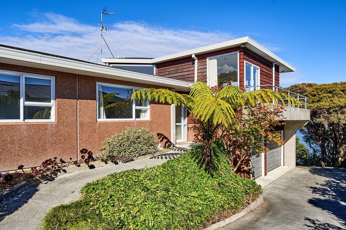 56 Penryn Drive, Camborne, Porirua - Carousel 2