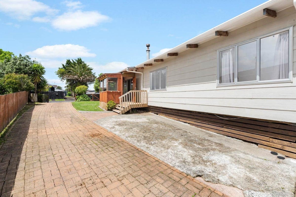 9 Hinerau Street, Henderson, Auckland - Carousel 2