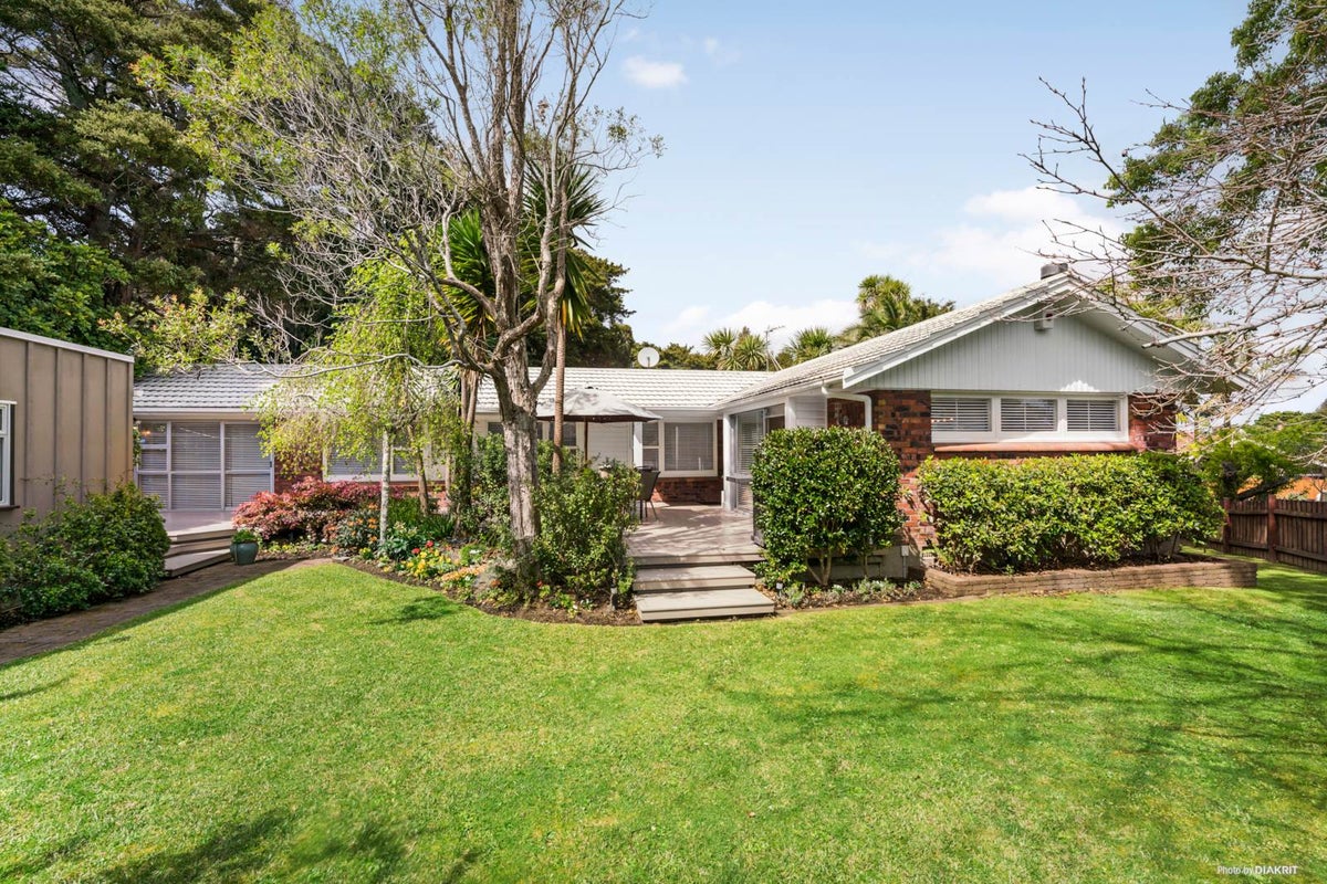 49A Scenic Drive, Hillpark, Auckland - Carousel 1