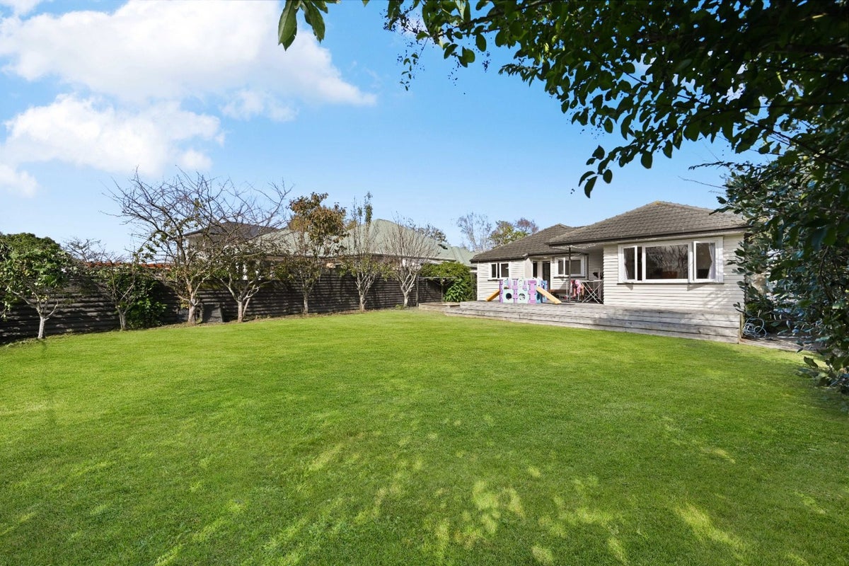 55 Montgomery Crescent, Bader, Hamilton - Carousel 2