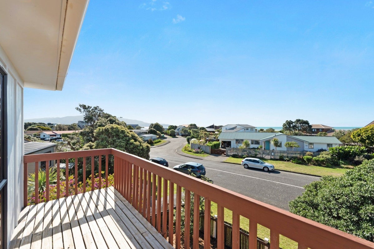254 Manly Street, Paraparaumu Beach, Paraparaumu - Carousel 1