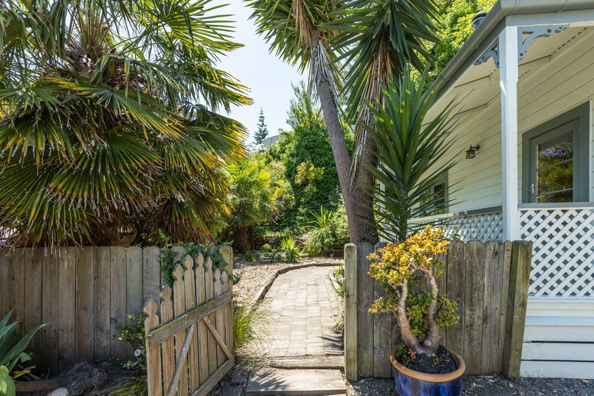 25 Chaucer Road South, Hospital Hill, Napier - Carousel 20
