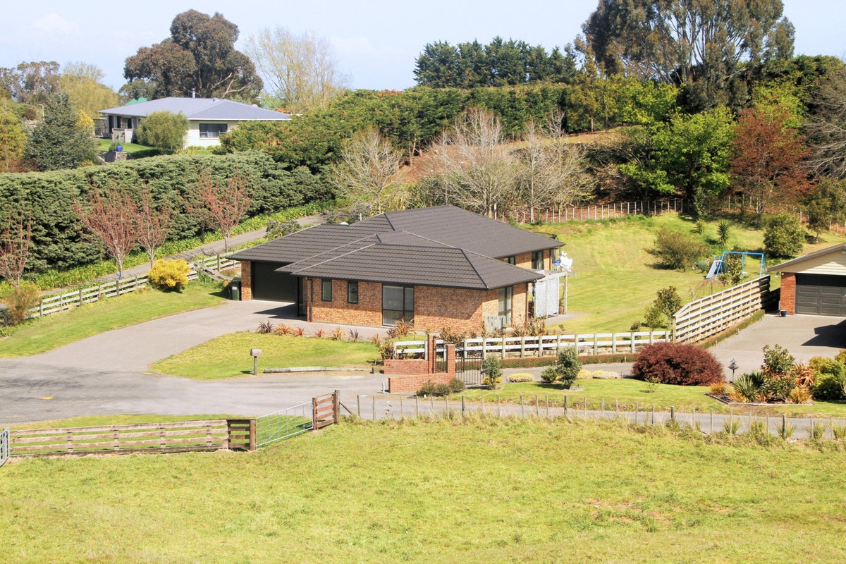 25 Dickens Lane, Otamatea, Whanganui - Carousel 1