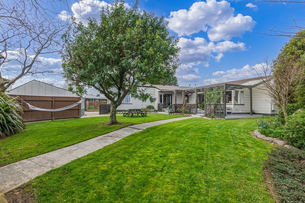 31 Rosedale Crescent, Cloverlea, Palmerston North - Carousel 1