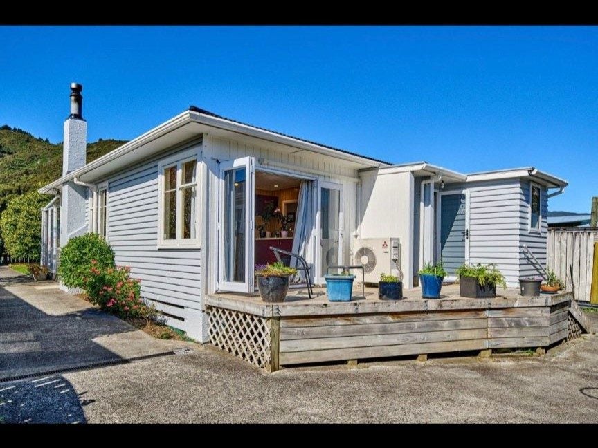 23 Frederick Street, Wainuiomata, Lower Hutt - Carousel 1