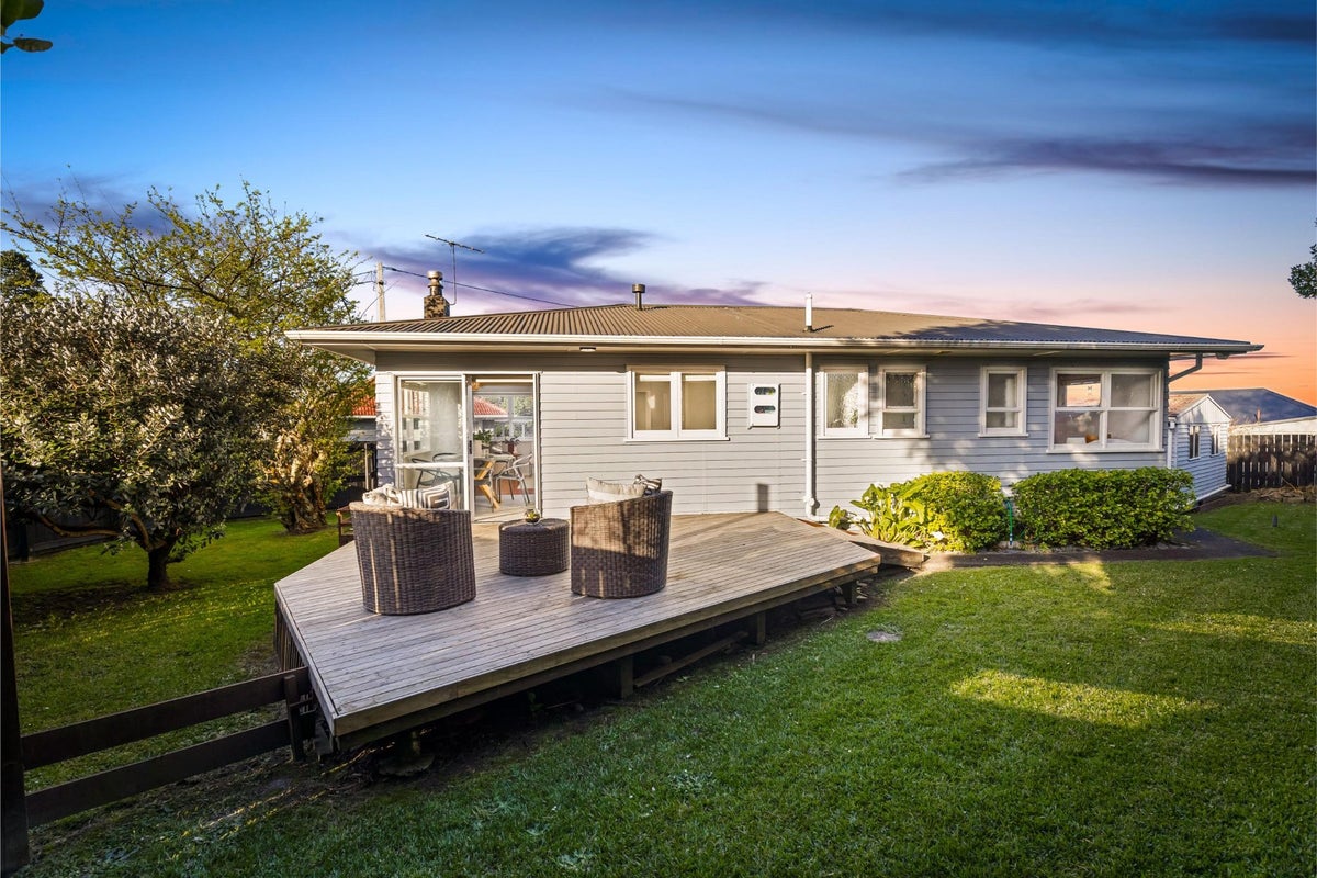1/86 Tirimoana Road, Te Atatu South, Auckland - Carousel 1