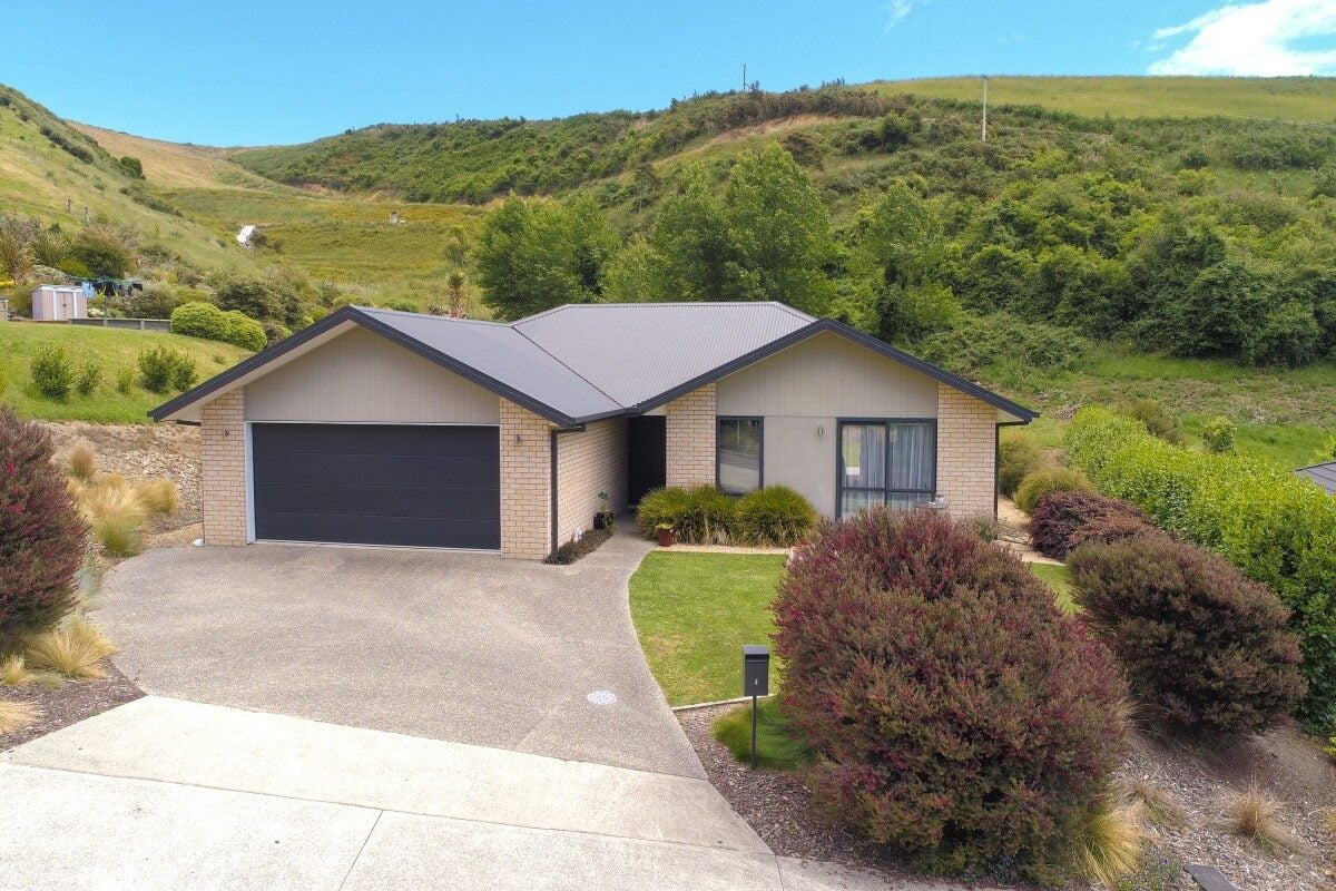 4 Bristol Lane, Atawhai, Nelson - Carousel 1