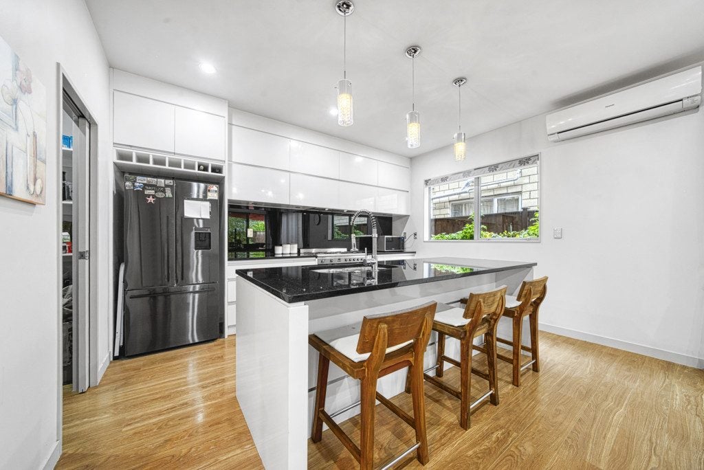 8 Moville Drive, Flat Bush, Auckland - Carousel 2