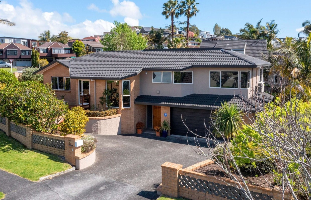 2 Kaniere Place, Half Moon Bay, Auckland - Carousel 2