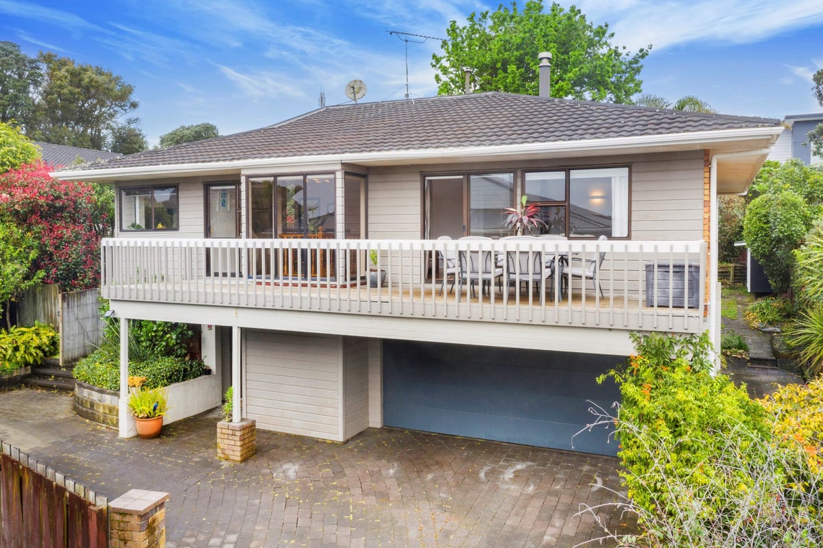 2/5 Sharon Road, Waiake, Auckland - Carousel 2