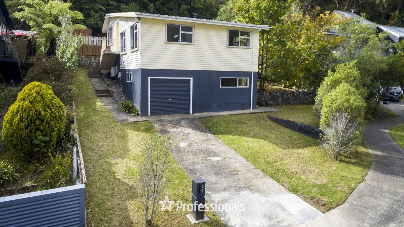 29 Edelweiss Grove, Timberlea, Upper Hutt - Carousel 2