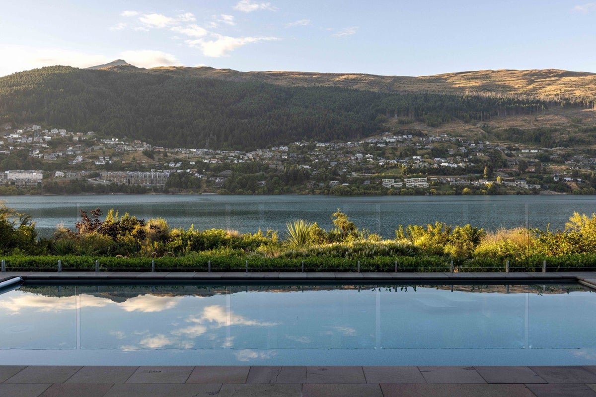 363 Peninsula Road, Kelvin Heights, Queenstown - Carousel 2