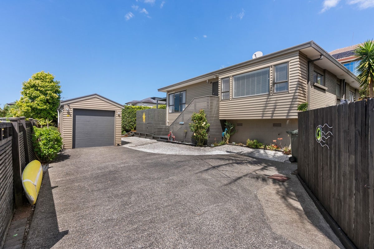 2/36 BROWNS BAY RD, Rothesay Bay, Auckland - Carousel 1