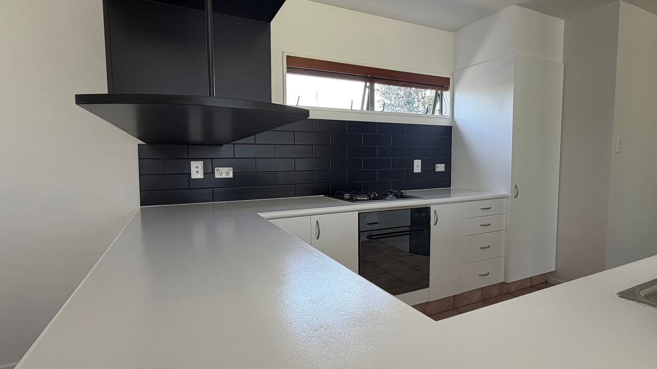 2/19 Hills Road, Edgeware, Christchurch - Carousel 1