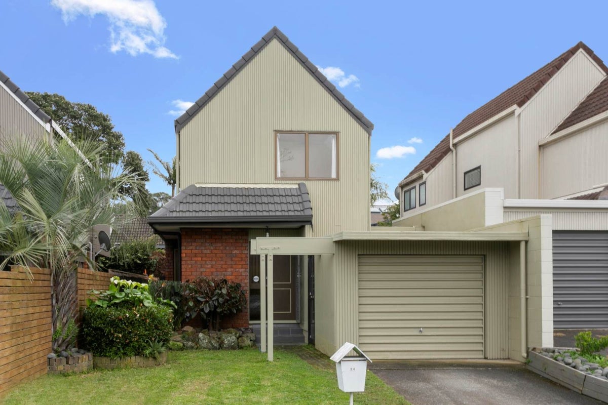 24 Springwood Place, Mount Eden, Auckland - Carousel 1