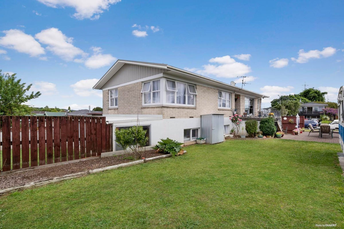 12 Bexley Place, Pahurehure, Papakura - Carousel 2