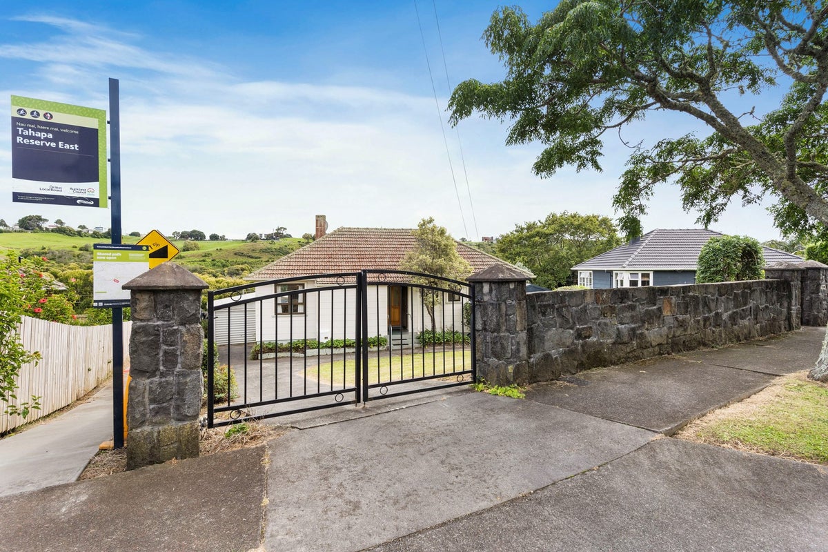 15 Mamaku Street, Meadowbank, Auckland - Carousel 19