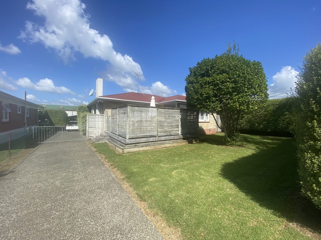 44 John Street, Pukekohe, Pukekohe - Carousel 1
