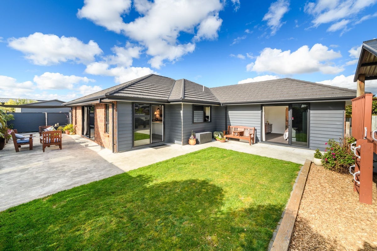 44 Chestnut Close, Kelvin Grove, Palmerston North - Carousel 1