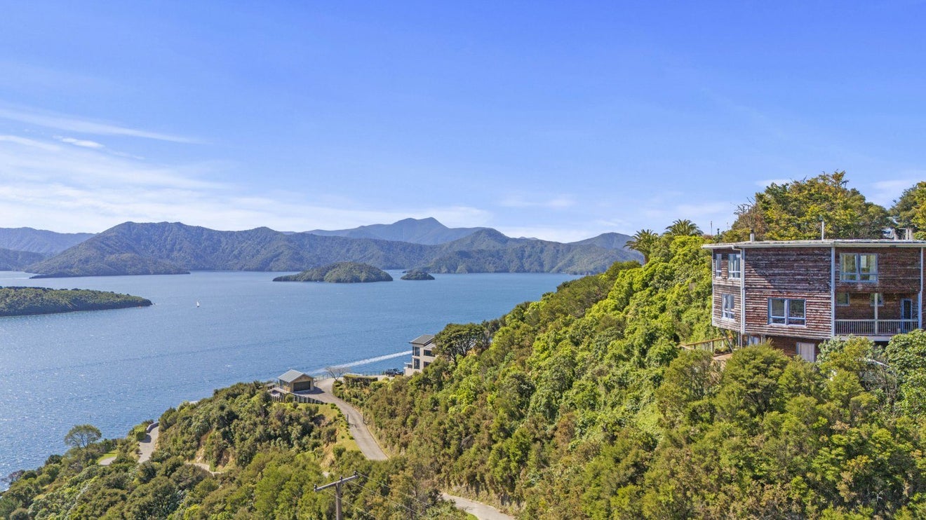 5 Cooks Ridge, Waikawa, Picton - Carousel 1