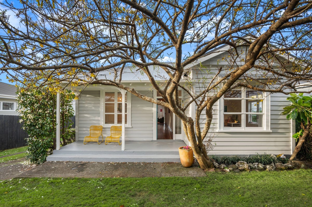 4 Halesowen Avenue, Sandringham, Auckland - Carousel 2