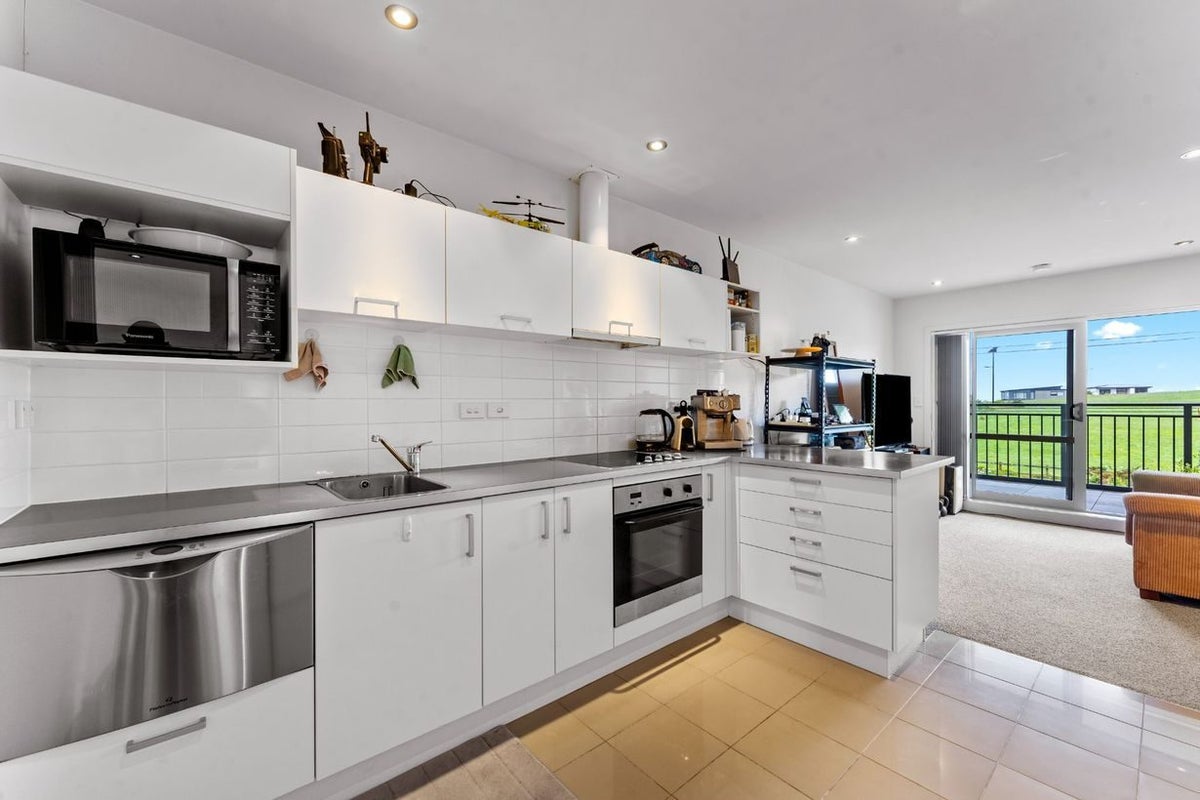 14B/71 Spencer Road, Oteha, Auckland - Carousel 1