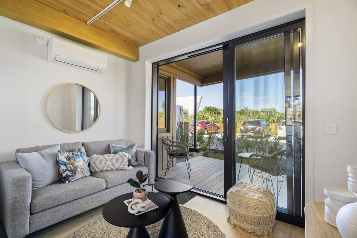 2/81 Hendon Avenue, Mount Albert, Auckland - Carousel 1