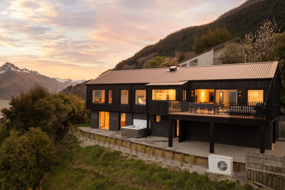 8 Lochy Road, Fernhill, Queenstown - Carousel 27
