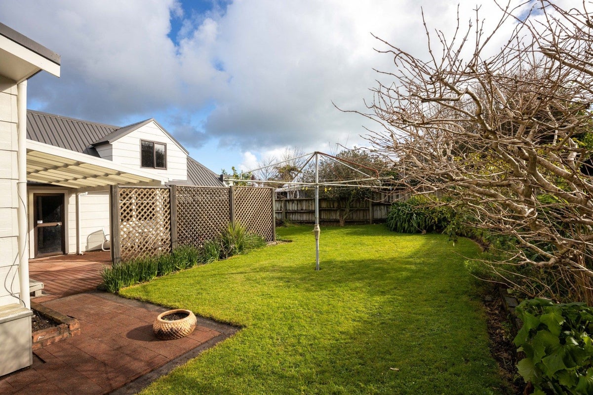 82 Barrett Road, Whalers Gate, New Plymouth - Carousel 24