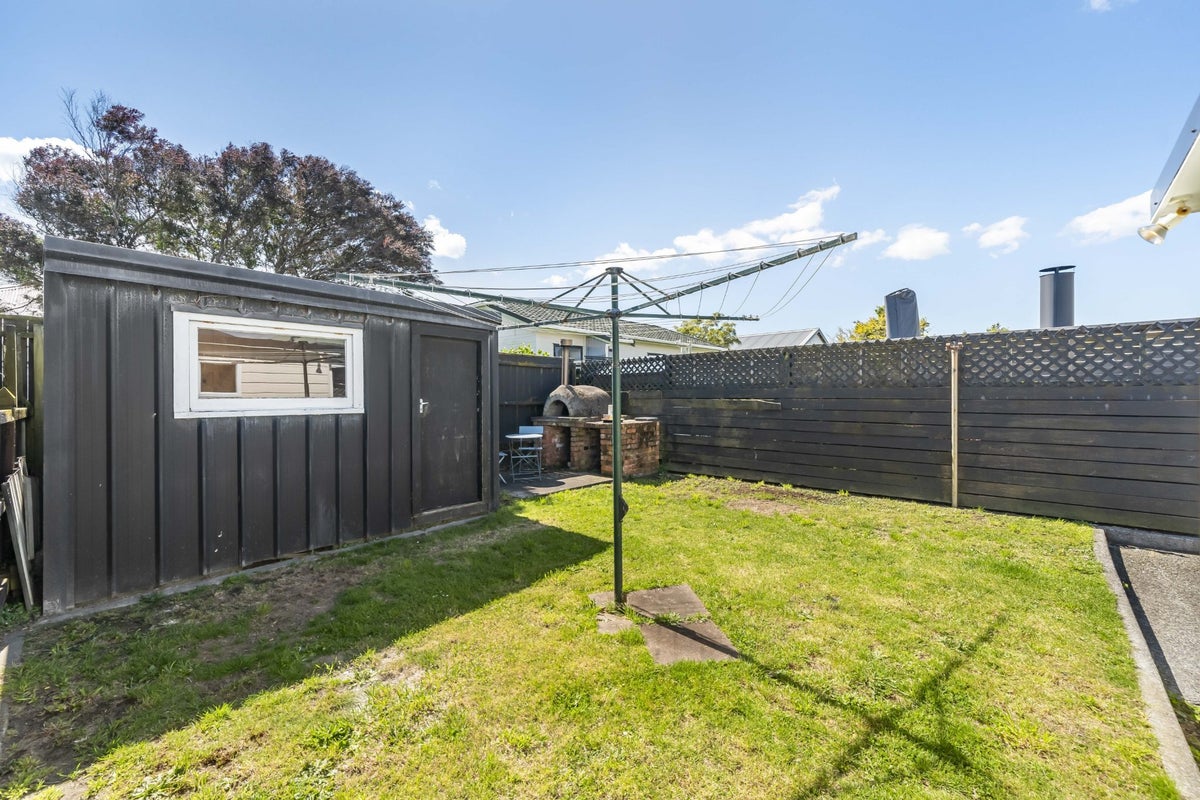 11 Beach Street, Petone, Lower Hutt - Carousel 25