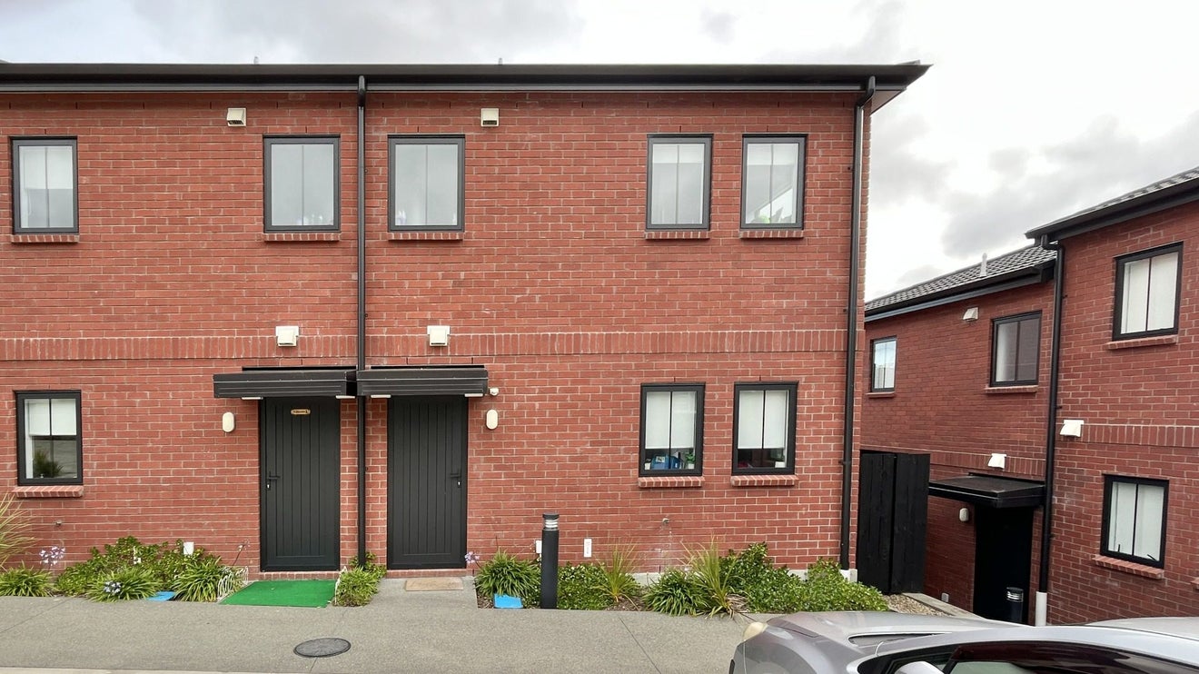 12/15 Sunhill Road, Sunnyvale, Auckland - Carousel 1