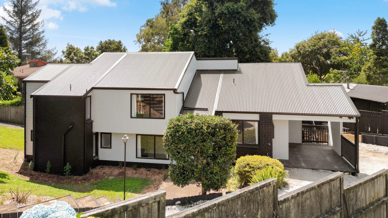 32 Acacia Crescent, Glenview, Hamilton - Carousel 1
