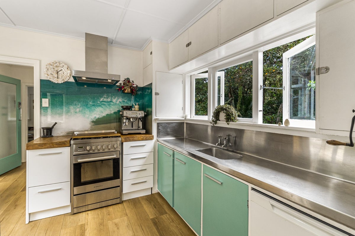 10 O'Brien Road, Omiha, Waiheke Island - Carousel 2