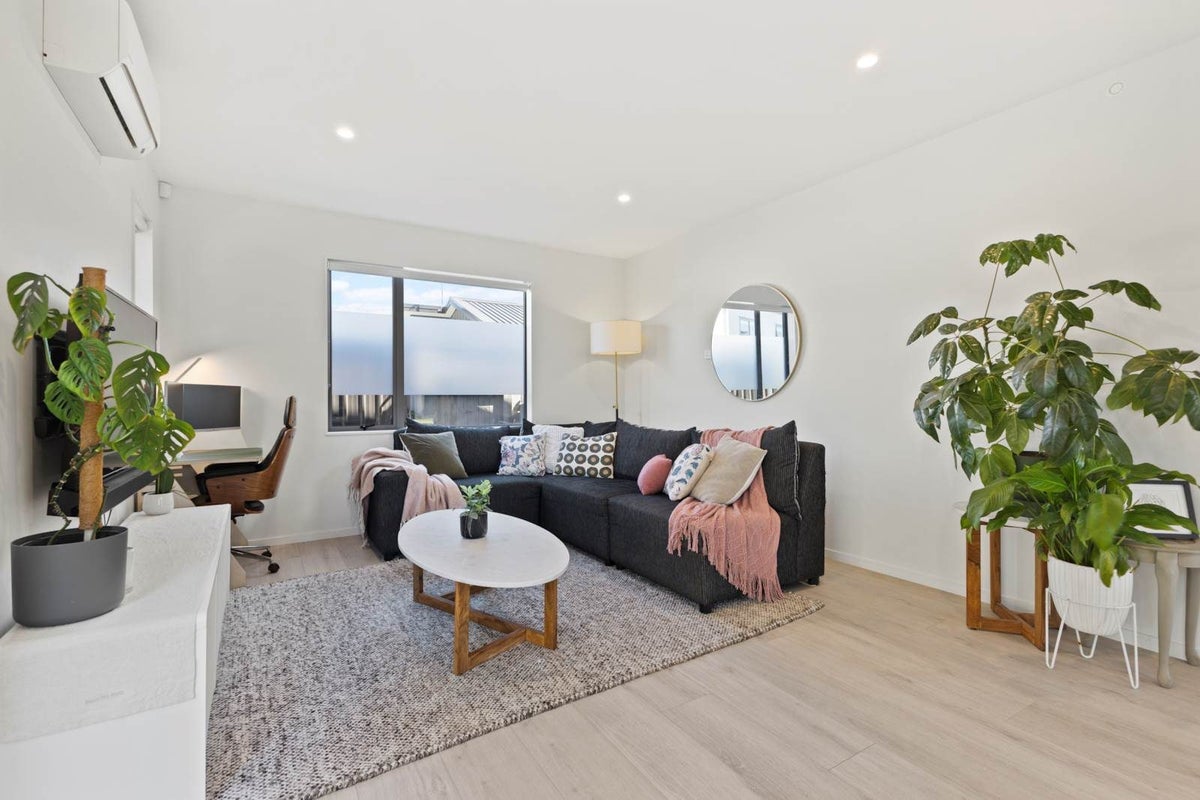 3 Seafoam Road, Rosehill, Papakura - Carousel 2