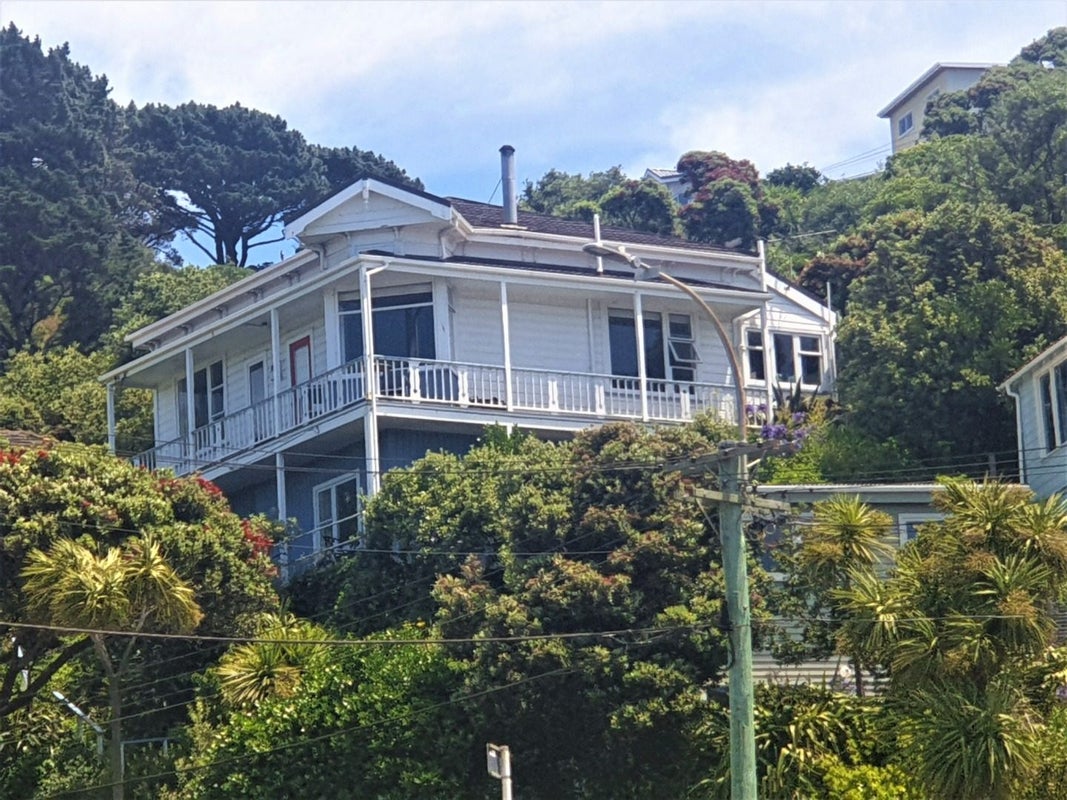 8 Hungerford Road, Lyall Bay, Wellington - Carousel 2