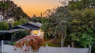 7 George Avenue, Herald Island, Auckland - Carousel 1