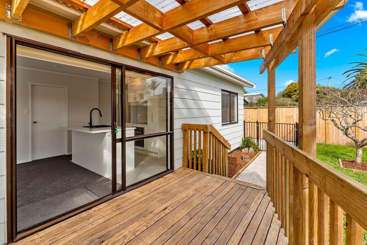 2/222 Birkdale Road, Birkdale, Auckland - Carousel 2