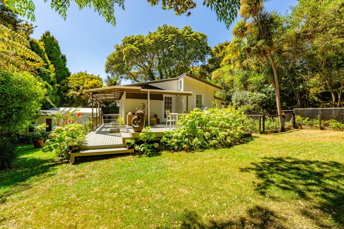 31 Tane Road, Laingholm, Auckland - Carousel 1