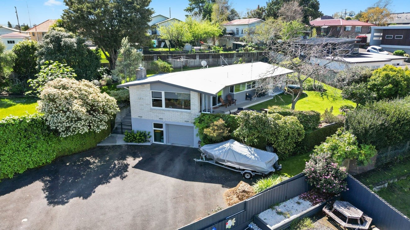 21 Ranui Street, Dinsdale, Hamilton - Carousel 1
