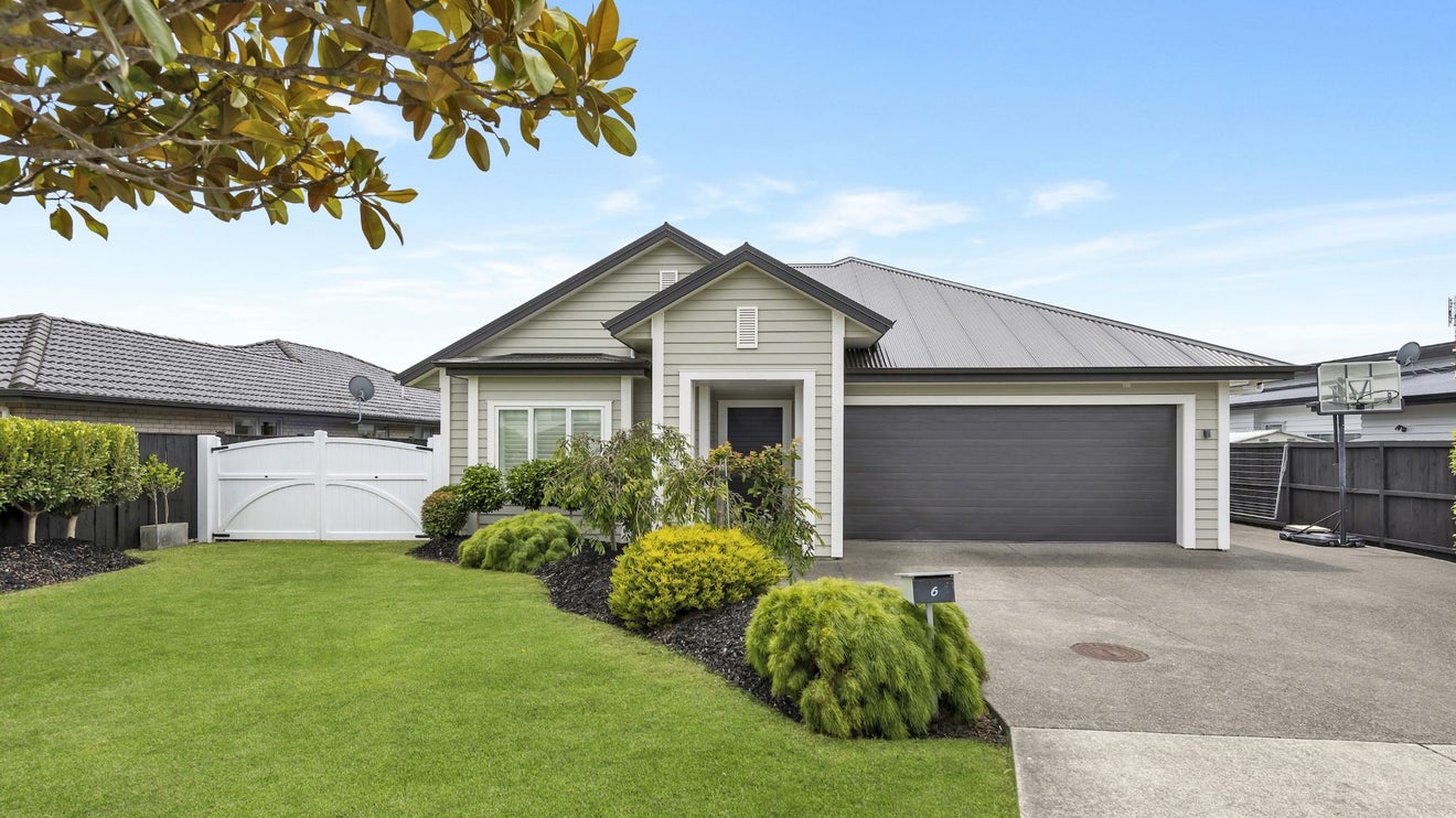 6 Weatherly Drive, Beachlands, Auckland - Carousel 1