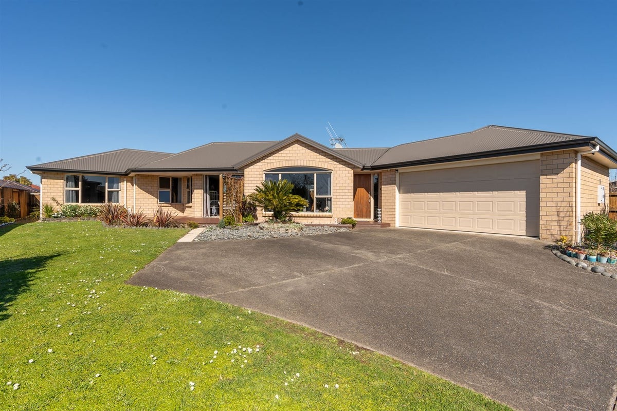 12 Tarrango Way, Rototuna, Hamilton - Carousel 1
