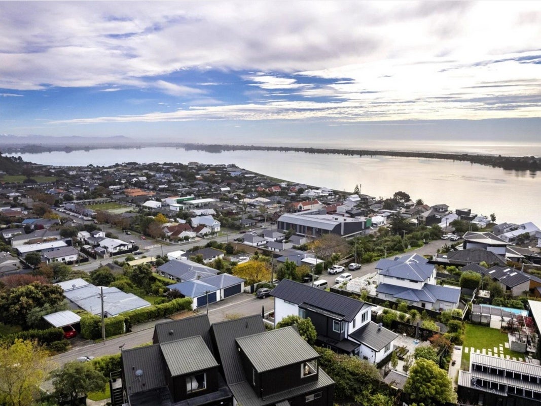 1/17 Moncks Spur Road, Redcliffs, Christchurch - Carousel 1