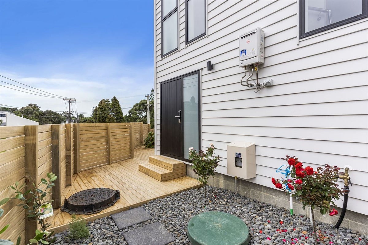 17F Hogans Road, Glenfield, Auckland - Carousel 13