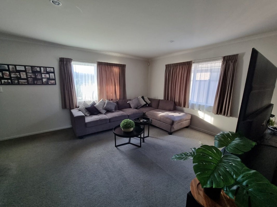16 Diamond Grove, Brown Owl, Upper Hutt - Carousel 2