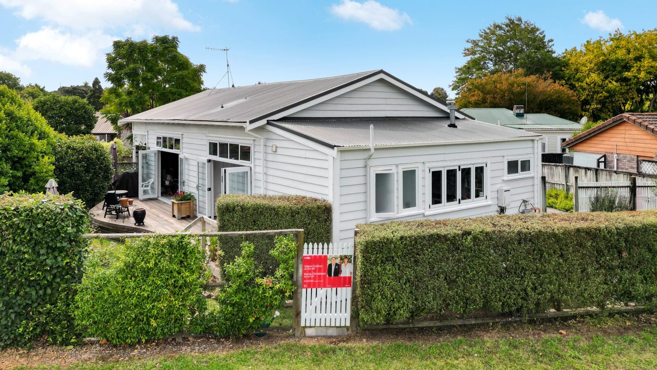 16 Flynn Road, Hillcrest, Hamilton - Carousel 1